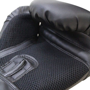 ถุงมือฝึกซ้อมมวยแบบกำหนดเอง คุณภาพสูง สีดำ หนัง PU เรียบ  ถุงมือชกมวย  โลโก้สั่งทำได้ สำหรับผู้ใหญ่ - Product Image 6