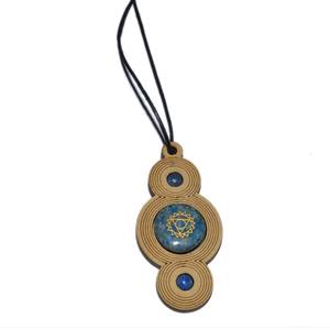 Pendentifs en bois de chakra de gorge artisanale en pierre semi-précieuse | Pendentif en pierre de chakra de guérison - Product Image 1