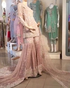 Vestido superior con adorno de cuentas de cristal Impresionante atuendo tradicional Perfecto para ocasiones especiales Diseño único 2025 - Product Image 1