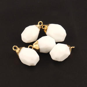 Pepitas de ágata blanca natural personalizadas, conector de una sola bola, oro elegante, galvanizado, gemas, dijes, conectores de joyería - Product Image 1