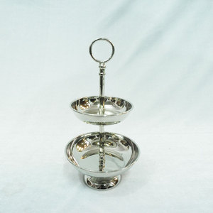 Conjunto de soportes de metal para pasteles, Juego de 3 soportes de metal para pasteles - Product Image 1