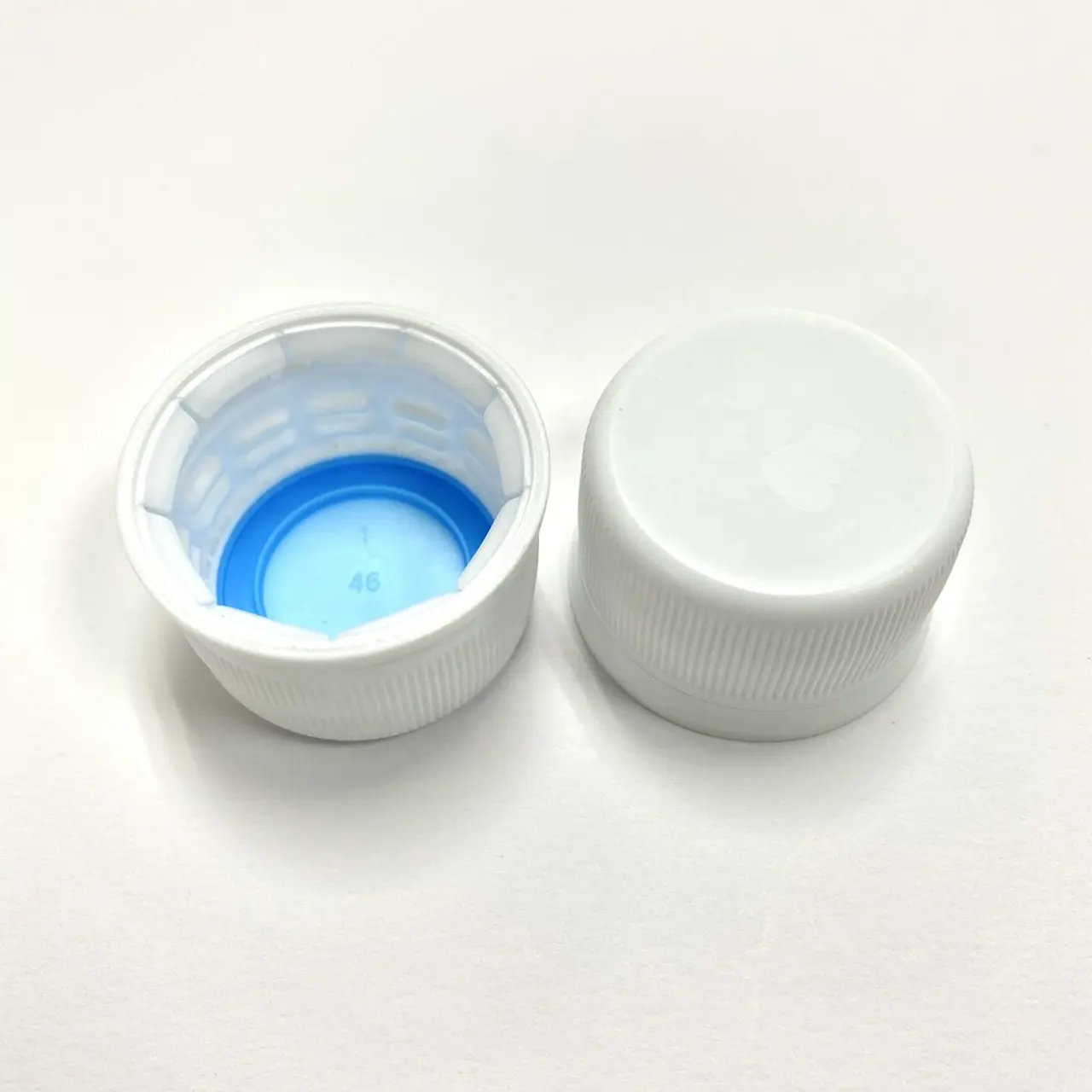 Plain White PET 2Pcs (120 Knurls) Normal Height Plastic Caps for carbonated drinks