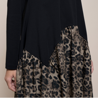 Robe longue de qualité supérieure, 100 % fabriquée en Italie, avec col rond et manches longues, jupe à volants à imprimé animal, pour les soirées.