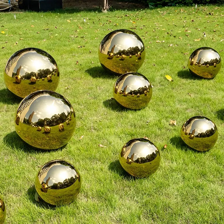 ลูกบอลทองคำโลหะทรงกลมแบบกลวงครึ่งหนึ่งทำจากสเตนเลส316 304ครึ่งวงกลมตกแต่งสวนขัดเงาขนาดใหญ่แบบกำหนดเองได้ทันสมัย