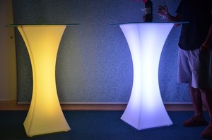 Iluminación Moderna, Muebles de Plástico Iluminados con LED para Exteriores en Dubái - Product Image 4