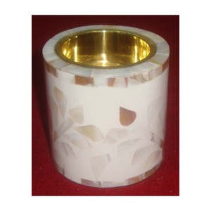 Porte-bougie en marbre Makrana blanc pur avec un design incrusté de nacre pour la décoration de la maison - Product Image 1