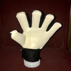 Gants de gardien de but professionnels en latex allemand 4 mm, marque Top Goz, Sialkot, Pakistan - Product Image 4