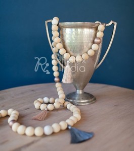 Guirnalda de diseño clásico hecha a mano - Product Image 1