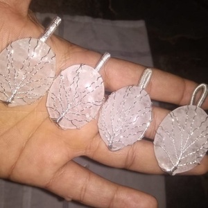 Hermoso colgante envuelto en alambre de forma ovalada de cuarzo rosa, colgante ovalado de la mejor calidad, colgantes de cristales de piedras preciosas - Product Image 1