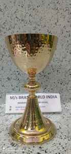 Cáliz de latón dorado con auténtico trabajo martillado, Brassworld, India - Product Image 4