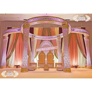 Mandap ประดับเพชรในฝันสำหรับงานแต่งงานที่หรูหราออกแบบ Mandap ผีเสื้อกับเสา LED สไตล์ใหม่ Mandap คอลัมน์คริสตัล - Product Image 1