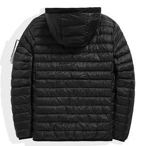 แฟชั่นผู้ชายใหม่ ดีไซน์ใหม่ เสื้อแจ็คเก็ตพัฟเฟอร์ฤดูหนาวแบบมันเงา เสื้อแจ็คเก็ตบอมเบอร์บุใยเมทัลลิกอุ่นๆ สำหรับผู้ชาย - Product Image 4