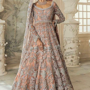 Robe de mariée élégante 2021 belle longueur au sol avec perles de verre en cristal embellies et piste de mariage en soie de travail de pierre - Product Image 1