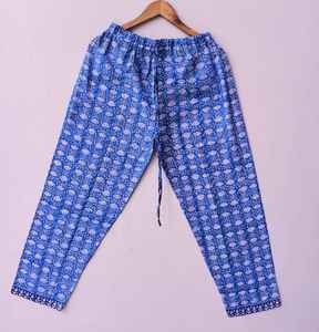 Conjunto de Pijama de Tela con Estampado de Bloques Personalizado, Cierre de Botones y Pantalón con Cintura Elástica, Ropa de Dormir Cómoda para Mujer - Product Image 3