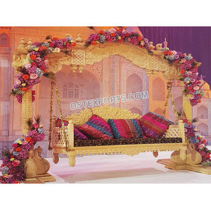 Boda real artesanía de madera columpio dorado Gujrati boda escenario columpio boda Columpio de madera para decoración de escenario - Product Image 1