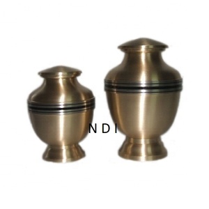 Urnes funéraires en laiton antique à 3 bandes, design personnalisé, forme personnalisée, urnes commémoratives pour cendres humaines adultes, urnes de crémation, article pour usage funéraire - Product Image 1