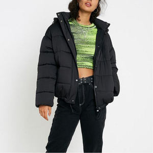 Chaqueta acolchada de invierno para mujer, de color sólido, personalizada por OEM, con capucha y talla grande. - Product Image 4