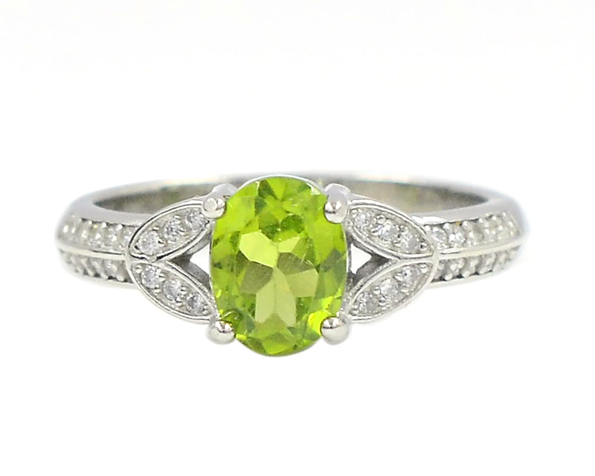 नई आगमन Peridot 8x6 MM अंडाकार आकार प्राकृतिक रत्न 925 ठोस चांदी डिजाइनर गहने अंगूठी महिलाओं के लिए निर्माता भारत से