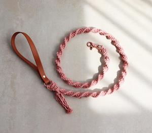 Boho Macrame เชือกจูงสุนัขแบบแฮนเมดสีชมพู - Product Image 1
