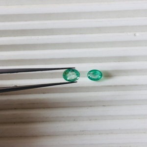 Esmeralda Natural Redonda de 5 a 6 mm, Buena Calidad, Brillo AAA, con Excelente Color Verde, Origen Colombia, Fabricación y Pulido Perfectos - Product Image 2