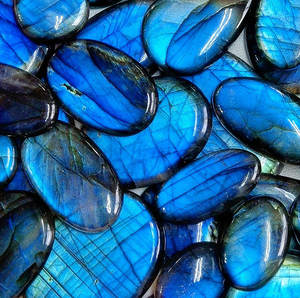 Labradorite sculptée cuivre violet, cabochon rond de 12mm, lampe flash led bleue, timbre blanc, rouge et bleu - Product Image 6