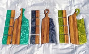 Planche à découper personnalisée en résine époxy et bois d'acacia Planche à découper en résine Ocean River pour servir des aliments Écologique Personnalisé - Product Image 3