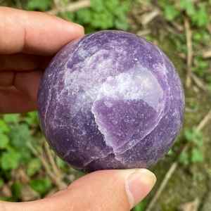Esfera de cristal de lepidolita púrpura pulida Premium, bolas de piedras preciosas a granel de Feng Shui Natural para decoración y espiritualidad - Product Image 2