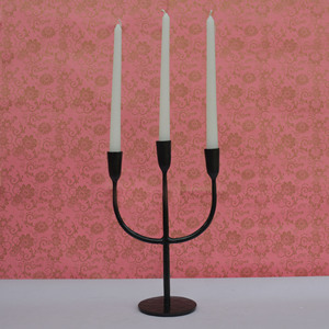 VICH-24813 Porte-bougie en métal à 3 bras |   Candélabre conique moderne pour centre de table de mariage et décoration événementielle - Product Image 1