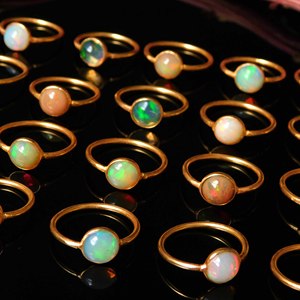 Bague de fiançailles en opale avec argent 925, opale naturelle vague, perle Mala, opale ronde, bague délicate, boucles d'oreilles papillon en argent - Product Image 3