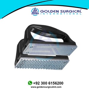 Handy Rasp 2-Pc Set Outils de maréchal-ferrant Nettoyage et toilettage des chevaux Instruments vétérinaires pour les soins équins - Product Image 3