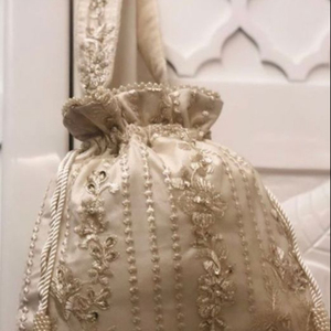 NEW--POTLI-BAG กับ ELEGANT--HAND--EMBROIDERY--KASAB,RESHAM,ไข่มุก,งานหิน ON--BAGS สำหรับงานปาร์ตี้และงานแต่งงาน @ 2021 - Product Image 1