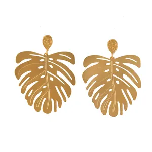 Soulful Gold Plated Heart Leaf Designer Brass Metal Stud Earring Jewellery For Office And Occasions Jewellery Mode Joyas E-1363