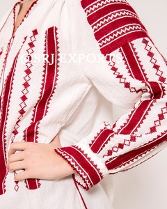 Blusa de Lino Bordada en Blanco y Rojo para Mujer, Mangas Abullonadas, Cuello en V, Estilo Bohemio, Detalle de Borlas, Corte Holgado, Top Corto para Primavera/Verano - Product Image 3