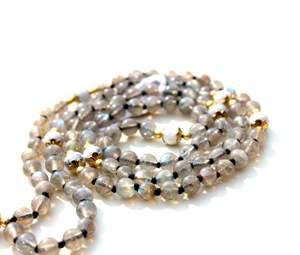 Collier Mala bouddhiste pour homme à 108 perles nouées, perles de pierre de cristal de howlite de 6 mm, perles de cristal de guérison, perles de labradorite naturelles, perles à pampilles - Product Image 4