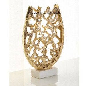 Escultura con acabado blanco en forma de hoja de Metal de aluminio Estilo elegante Aspecto moderno Escultura decorativa con acento para el hogar - Product Image 5