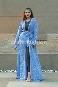 เสื้อเบลาส์โบฮีเมียนแบบไม่มีสายหนังรีไซเคิลลายดอกไม้แนววินเทจไซส์ใหญ่พิเศษ - Product Image 3