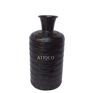 Vase de sol Atiqco en aluminium noir, design côtier moderne et élégant, pot de fleurs intelligent doré, dernière collection en vente - Product Image 4