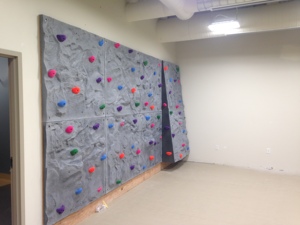 Mur d'escalade intérieur/extérieur éclairé par LED conforme à la norme IFSC, parc de trampoline en plastique renforcé de fibre de verre, modulaire gonflable - Product Image 2