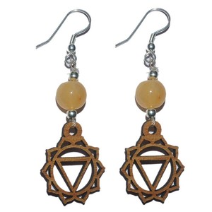 Boucles d'oreilles classiques en agate, cristal et strass, thème Chakra Solaire, pour occasions hindoues, par un créateur de mode - Product Image 1