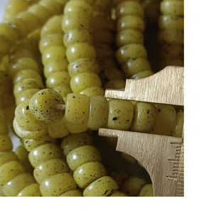 Cuentas de cristal gruesas hechas a medida, aspecto vintage antiguo, granate para reventa por almacenes de cuentas y diseñadores de joyería - Product Image 3