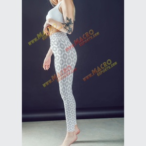 กางเกงเลกกิ้งออกกำลังกายเอวสูงลายพิมพ์สำหรับผู้หญิงหลังคลอด พร้อมแผ่นตาข่าย ช่วยกระชับสัดส่วน เหมาะสำหรับโยคะ ฟิตเนส และกิจกรรมกีฬา - Product Image 3