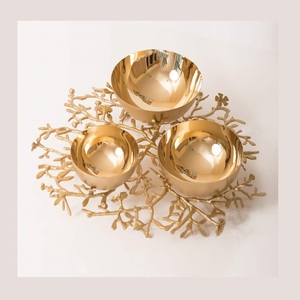 Bols décoratifs en laiton de dernière génération, taille et forme personnalisées, bols à nourriture avec support design pour un usage domestique - Product Image 1