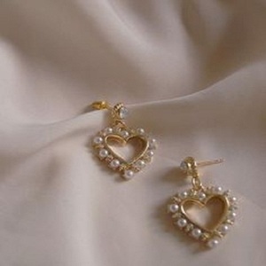 Boucles d'oreilles en forme de cœur plaqué or rose M Creation Cadeau de mariage économique avec bordure de perles pour les fêtes à bas prix - Product Image 1