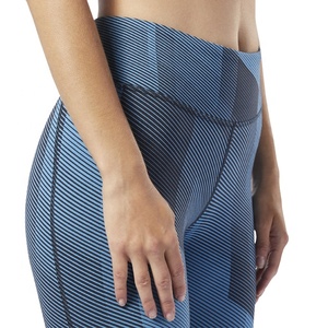 Leggings Capri Deportivos PIHA para Mujer, Cintura Media, Suaves, con Estampado por Sublimación, Control de Abdomen, Cintura Elástica, Efecto Reductor, Tallas Grandes - Product Image 3