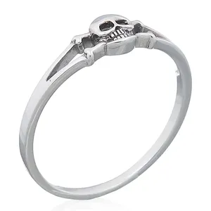 Piccolo Teschio e Ossa Incrociate Anello In Argento Sterling