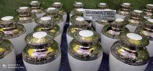 Urna conmemorativa de latón grande clásica, suministros funerarios para adultos de estilo americano hechos a mano por Brassworld India - Product Image 6