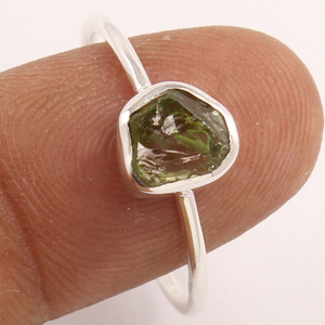 Bague tendance pour femme en argent sterling 925 massif, semi-précieuse, en tourmaline verte naturelle, faite à la main, vente chaude - Product Image 2