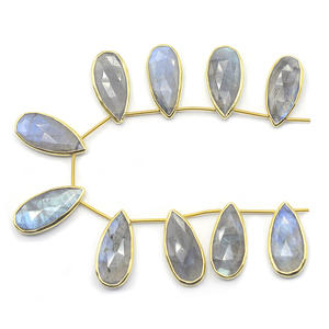 Labradorite 26 à 28 MM forme poire lunette en argent plaqué or côté supérieur percé 10 perles brin - Product Image 4