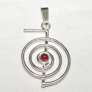 Achetez en ligne des pendentifs en métal Choko Reiki Chakra : Pendentifs en métal Choko Reiki Chakra en vente - Product Image 1