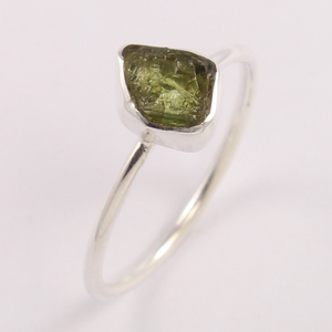 แหวนหินหยาบทัวร์มาลีนสีเหลือง925เครื่องประดับเงินสเตอร์ลิงซ้อนกันทุกขนาดเรามีแหวนชนิดเดียว - Product Image 1